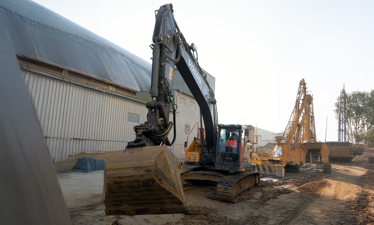Koparka VOLVO EC220EL